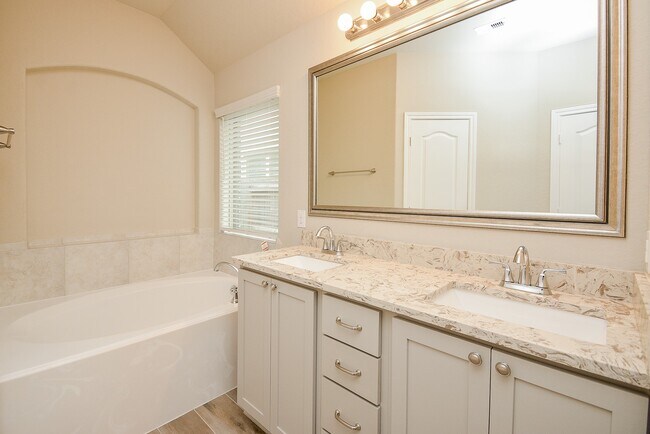 Building Photo - 24134 Leonforte Dr