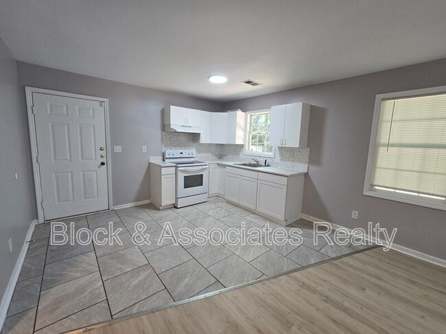 Building Photo - 1302 Bencini Pl