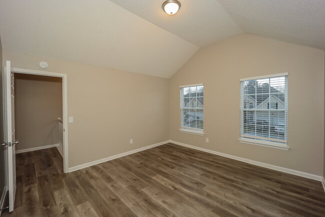 Building Photo - 6076 Trotters Cir