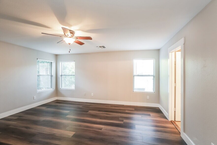 Building Photo - 21118 E Stonecrest Dr