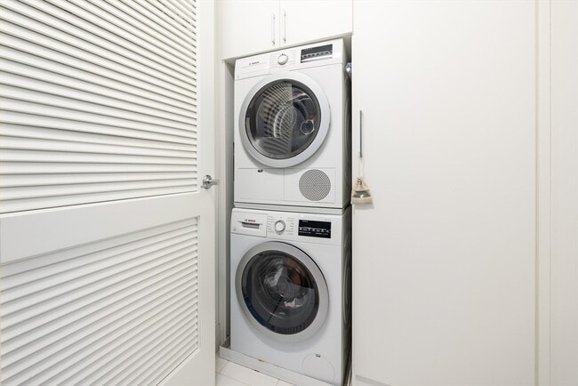 Building Photo - 300 Pier 4 Blvd.