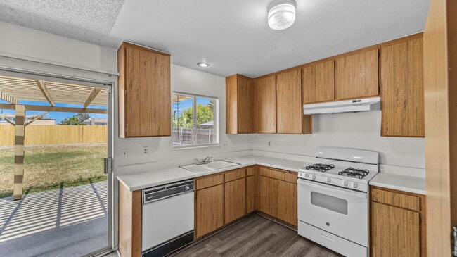 Building Photo - 8469 Comet St