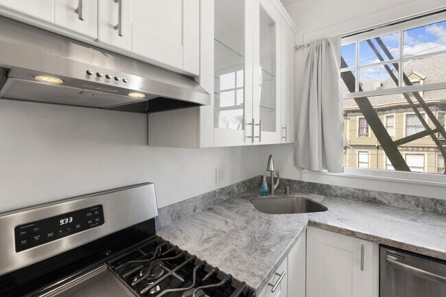 Building Photo - 1960 Pierce St