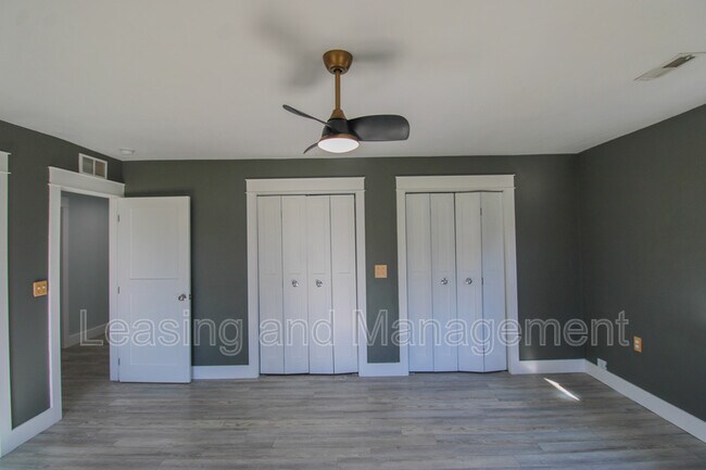 Building Photo - 823 Jordan St