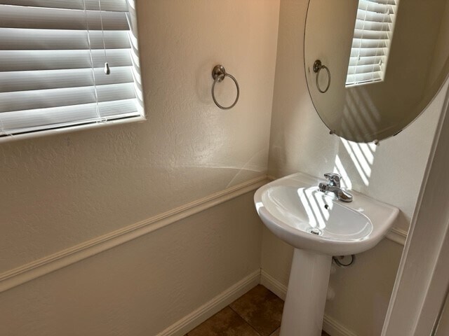 Building Photo - 1206 E Boston St