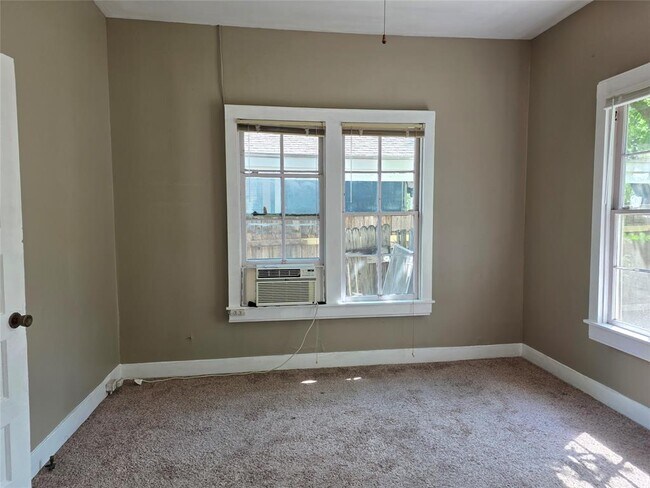 Building Photo - 4613 Avenue G