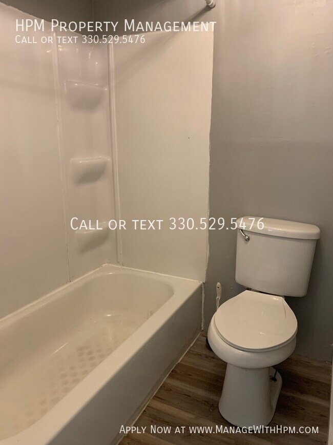 Building Photo - 111 Maple Ave SE