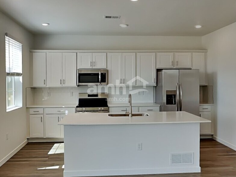 Building Photo - 26112 E Calhoun Pl