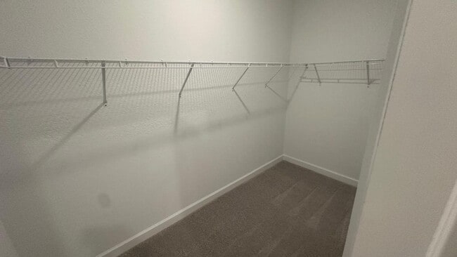 Building Photo - 553 Rivergrass St