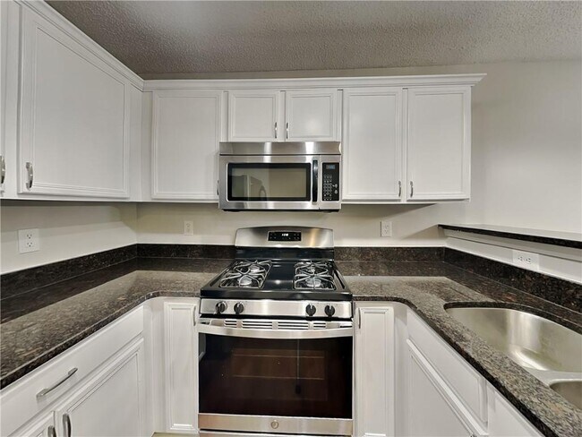 Building Photo - 20 Fieldview Ln