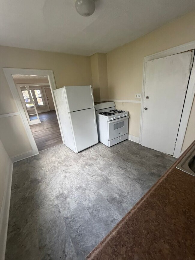 Building Photo - 12706 Parkhill Ave