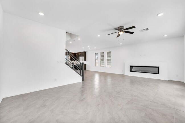 Building Photo - Modern Southwest Retreat with Flexible Living Spaces!