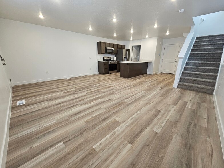 Building Photo - 1731 N Copper Canyon Dr