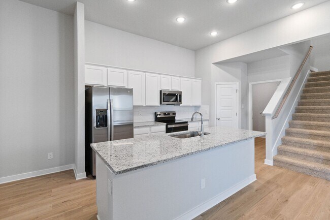 Building Photo - Beautifully 4 bedroom Townhome in Buda- Emma Park