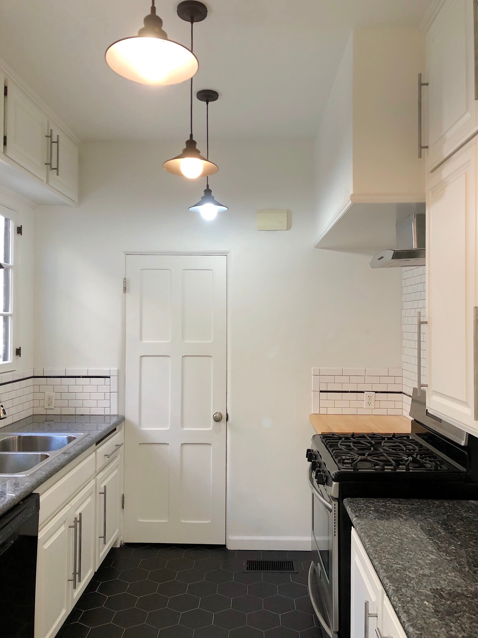 Building Photo - 922 N La Jolla Ave