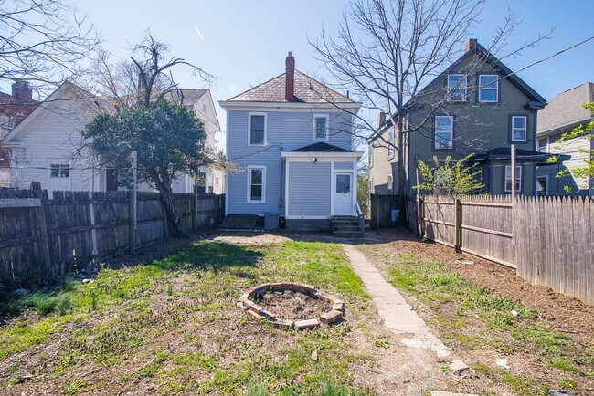 Building Photo - 418 E 17th Ave