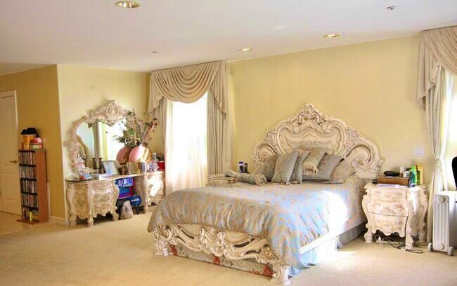 Building Photo - 921 Georgina Ave