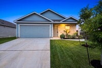 Building Photo - 2 WEEKS FREE RENT with any Lease Signed by June 2026!!!