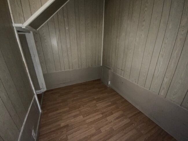 Building Photo - 12 S Beard St