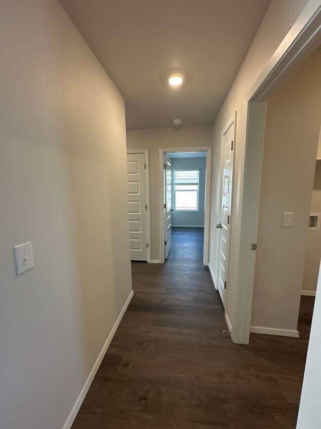 Building Photo - Preleasing Now Through 8/29! — Don’t Miss This Modern 3 Bed / 2 Bath Home in Claremore!