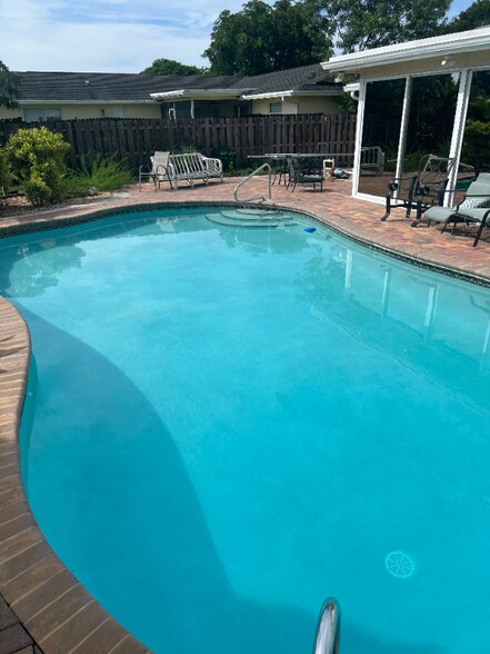 Building Photo - 1 Alcazar St