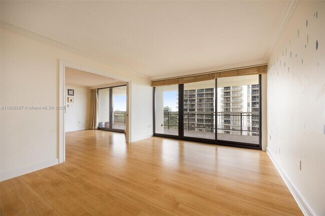 Building Photo - 2901 S Bayshore Dr