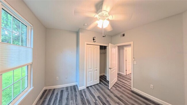 Building Photo - 4102 Central Sarasota Pkwy