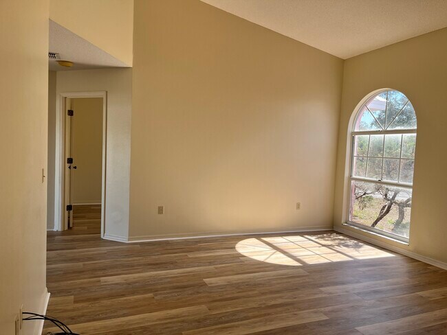 Building Photo - 4993 Reagen Way