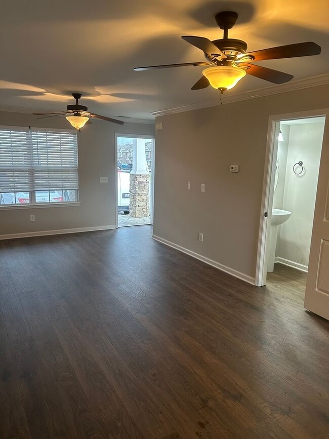 Building Photo - 2 Bedroom, 2.5 Bath Townhome in Goodlettesville