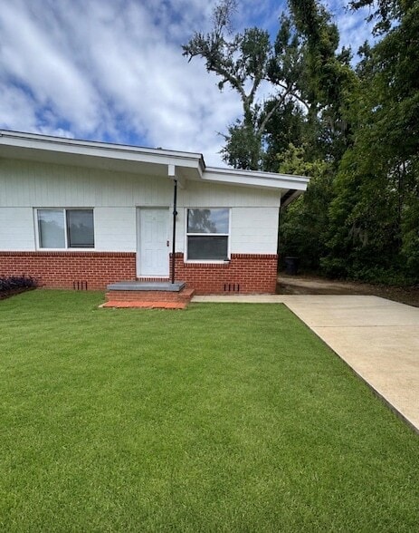 Building Photo - 1850 Ivy Ln