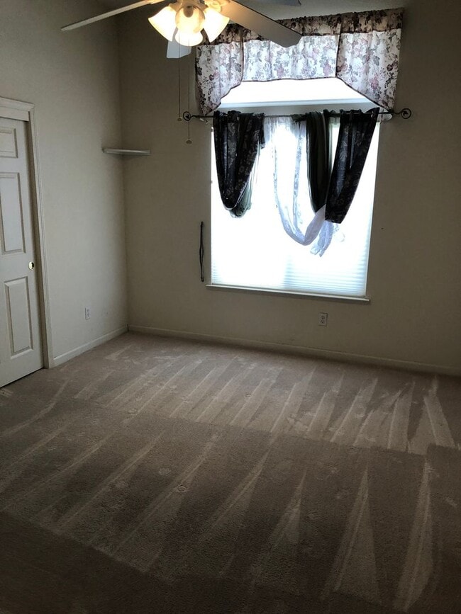 Building Photo - Cute one story in a 55 or better gated community.