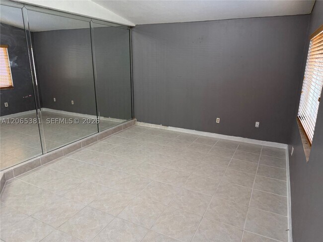 Building Photo - 3613 SW 112th Pl