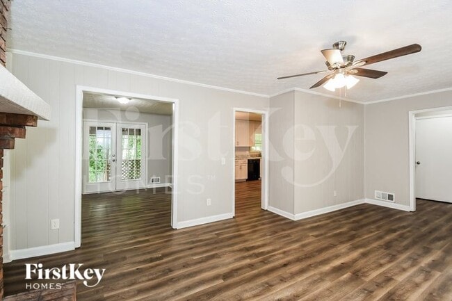 Building Photo - 125 Creekview Dr