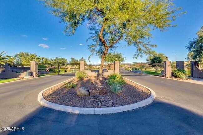 Building Photo - 2836 E Carob Dr