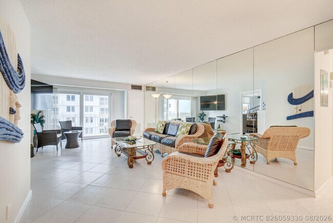 Building Photo - 3221 S Ocean Blvd