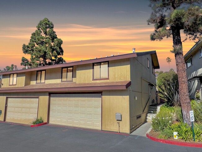 Primary Photo - Great 3B/2BA Townhome in Vista!