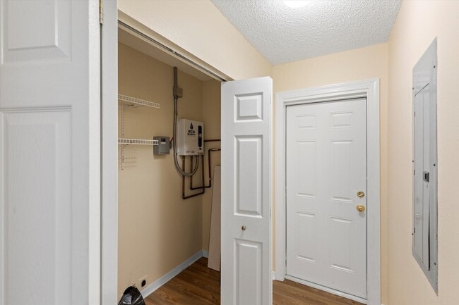 Building Photo - 3 Bedroom 2 Bathroom Unfurnished House for...