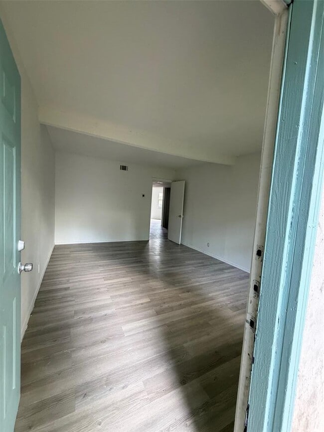 Building Photo - 1006 N Meadows Dr