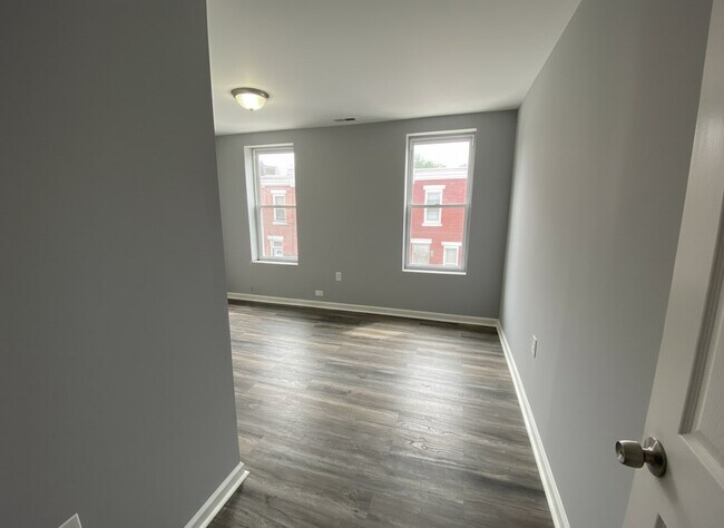 Building Photo - 1911 Fontain St