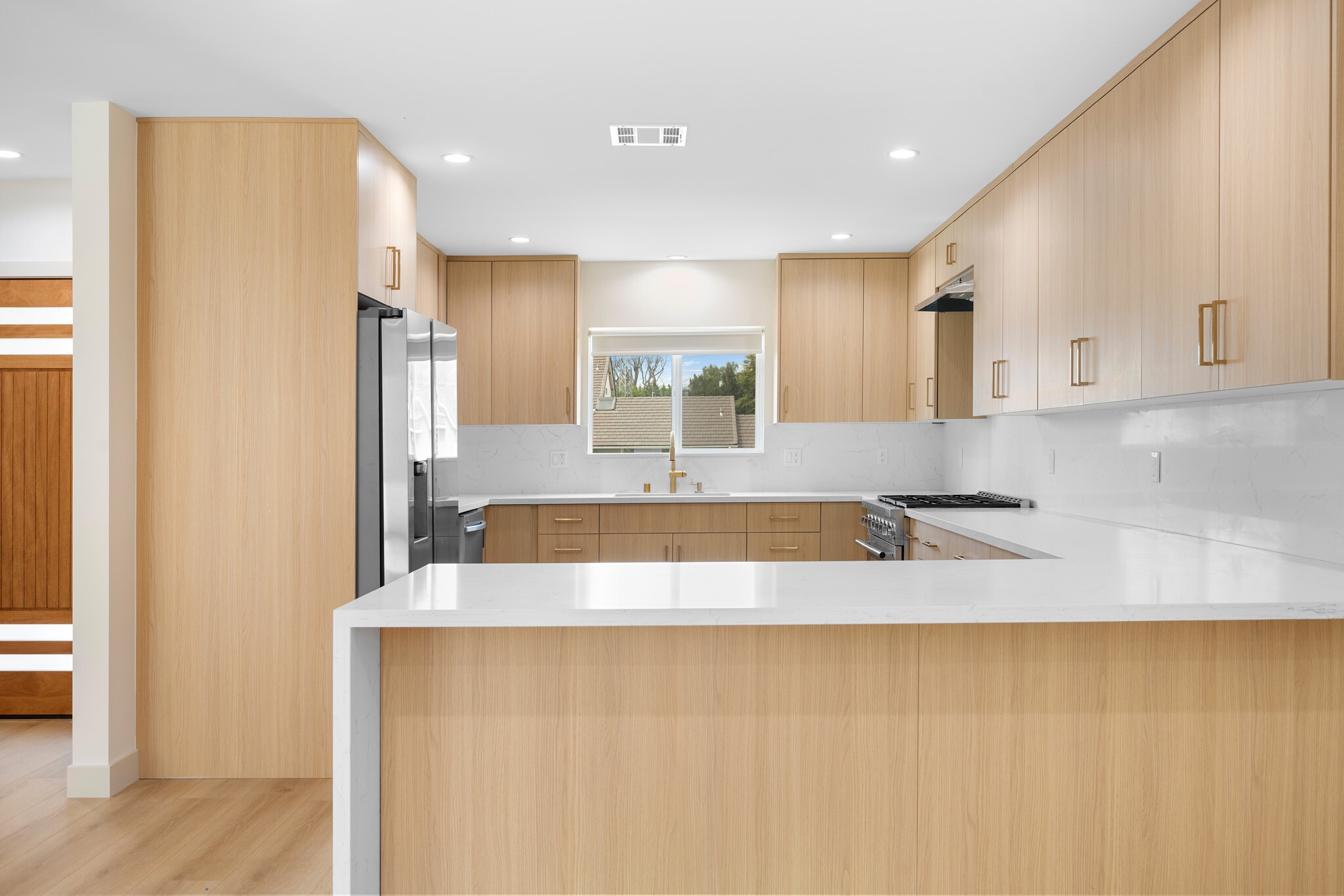 Building Photo - 918 University Ave