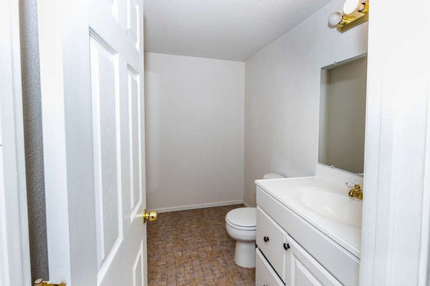 Building Photo - 375 Aurora Way
