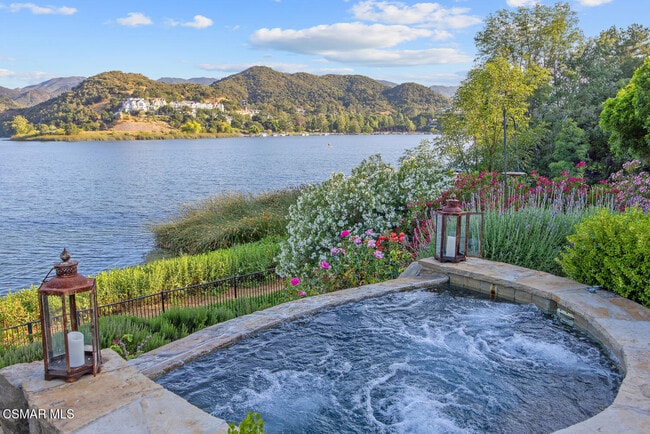 Building Photo - 498 Lake Sherwood Dr