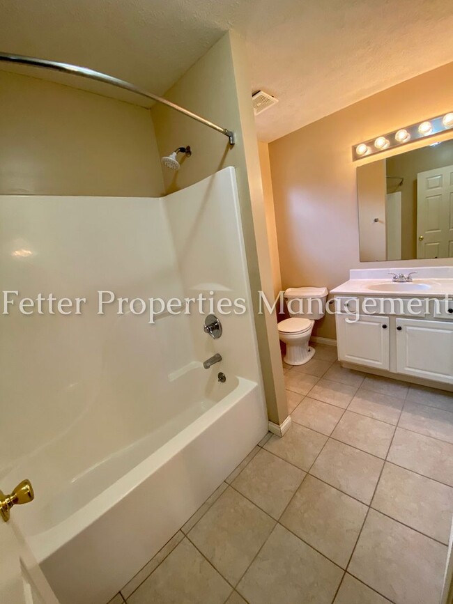Building Photo - 3 Bedroom East Side Home!