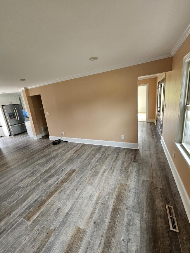 Building Photo - 217 Windsor Rd