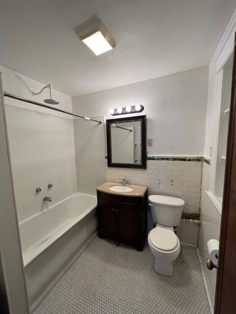 Building Photo - 315 W Otterman St