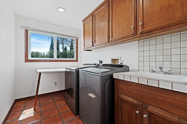 Building Photo - 3434 Woolsey Rd