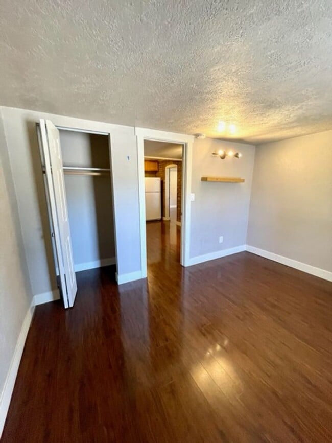 Building Photo - 410 NW Newport Ave