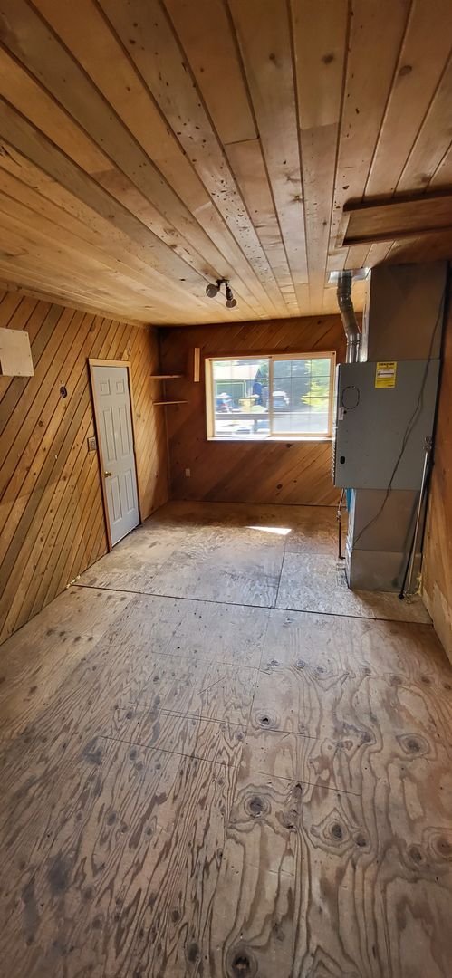 Building Photo - 2 bed 1.5 bath Downtown Bend - Large Master - Fenced Yard
