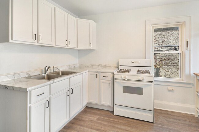 Primary Photo - 1534 N Marshall St