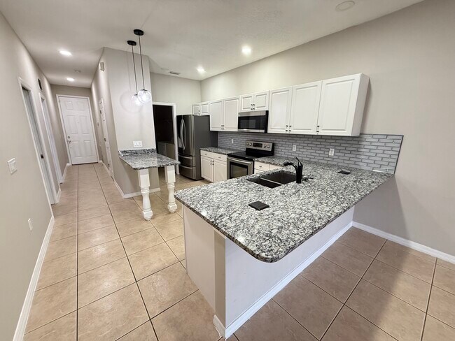 Building Photo - 3421 Home Town Ln